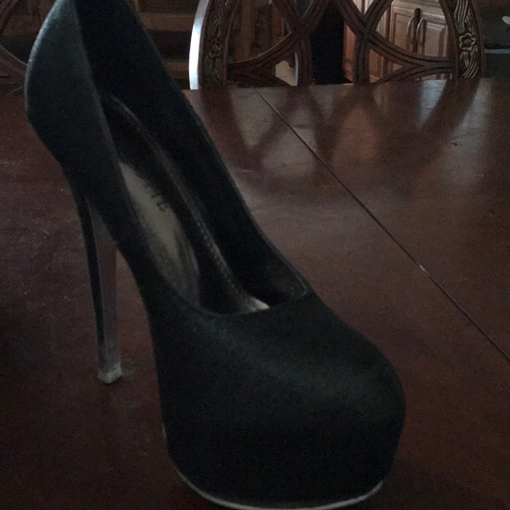 High heels - Picture 2 of 2